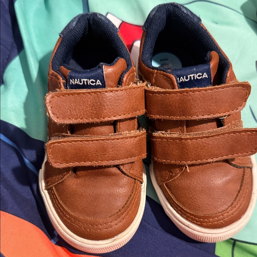 Nautica Kids Sneakers in Brown and Navy